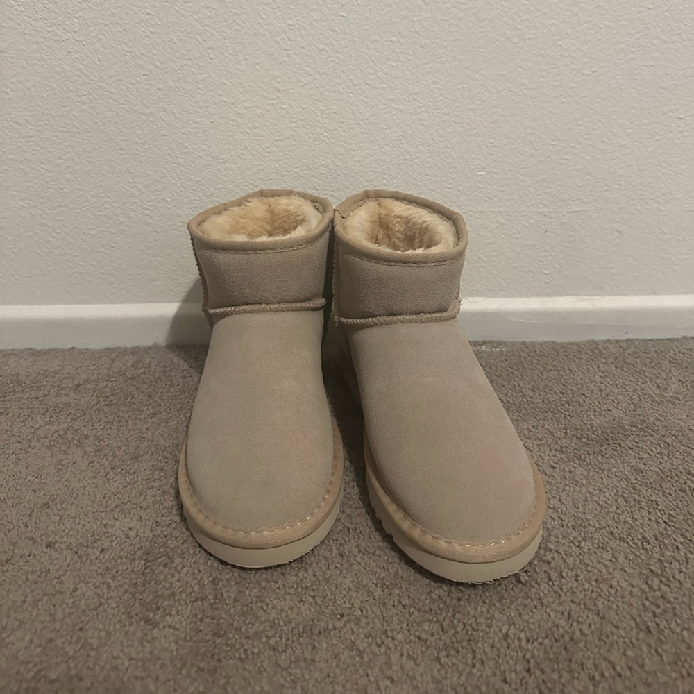 CLASSIC UGG MINI BOOTS